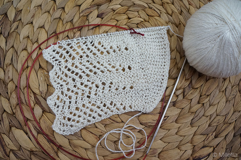 A Hap for Harriet, ein Schal mit einfachem Lace-Muster | Millefila