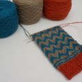 Auf den Nadeln Februar - Socken stricken mit Chevron Muster